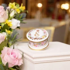 Queen Elizabeth Ii Commemorative Pillbox*Royal Collection Shop Discount